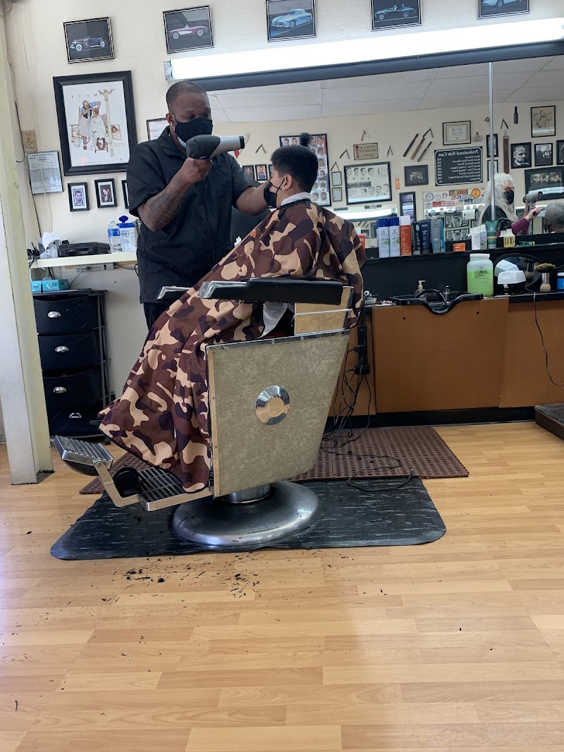 Antonio's Old Fashion Barber photo 2