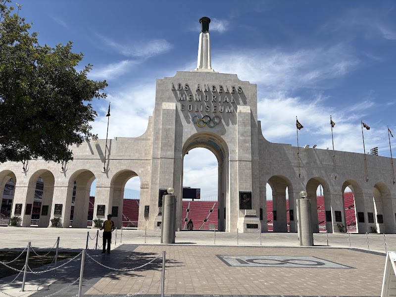 LA Memorial Coliseum photo 3