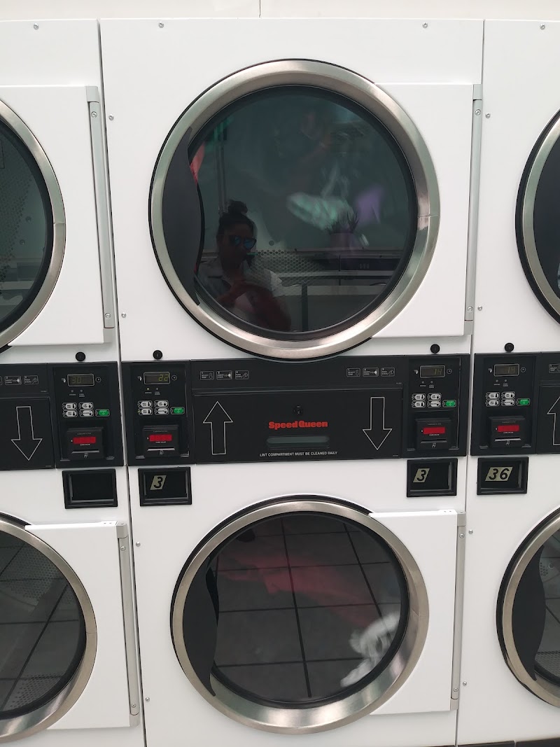 Top Wash Laundromat photo 4