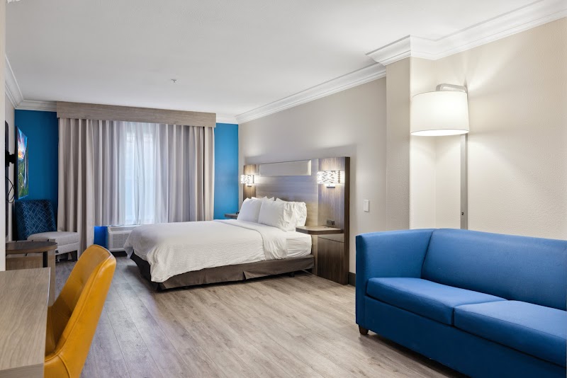 Holiday Inn Express & Suites Vacaville by IHG photo 2