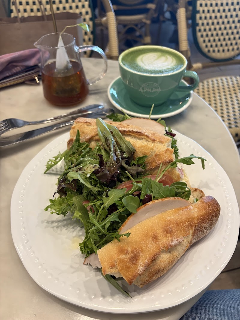 Le Petit Paris Cafe Southside photo 3