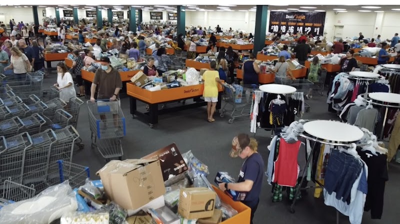 Deals Outlet Bin Store photo 3