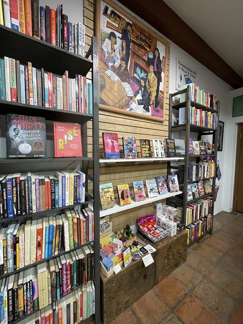 Palabras Bilingual Bookstore photo 5