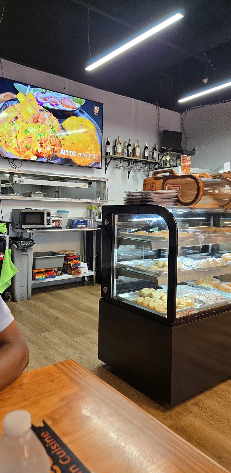 Oh Que Bueno Restaurant and Bakery photo 5