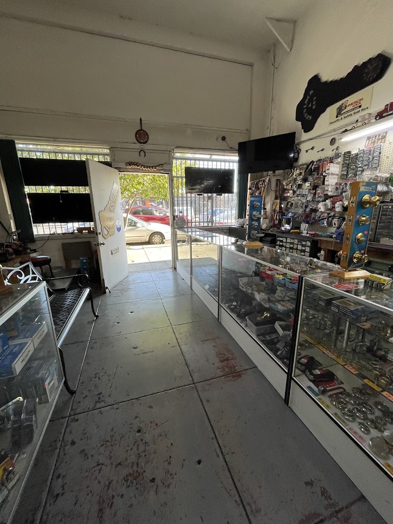 GUS LOCK & KEY SERVICE photo 4