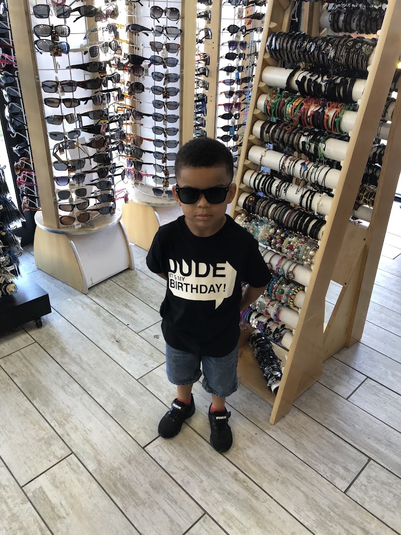 Bargain World Florida Outlet Gift Shop photo 3