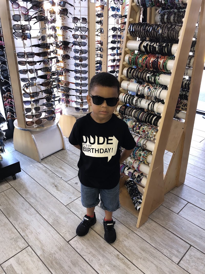 Bargain World Florida Outlet Gift Shop photo 5