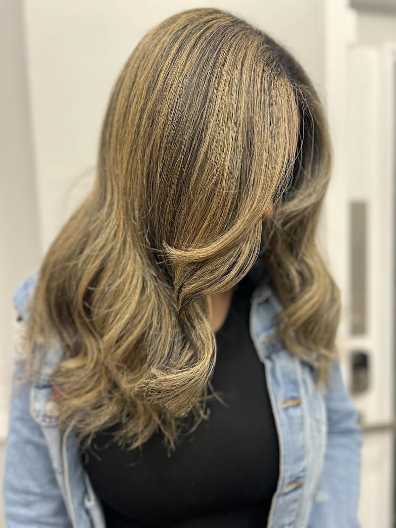 Shannel Tresses photo 3