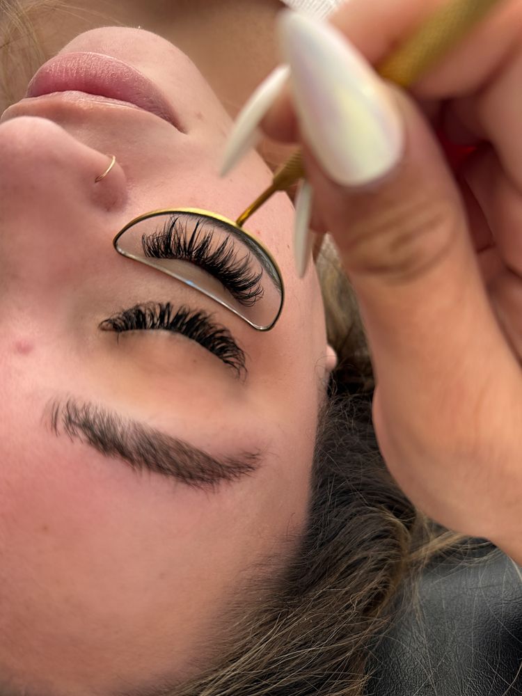 Studio 113 - Lash Extensions & Korean lash lifts | full body Waxing | Brows | Facials | hydro facial photo 3