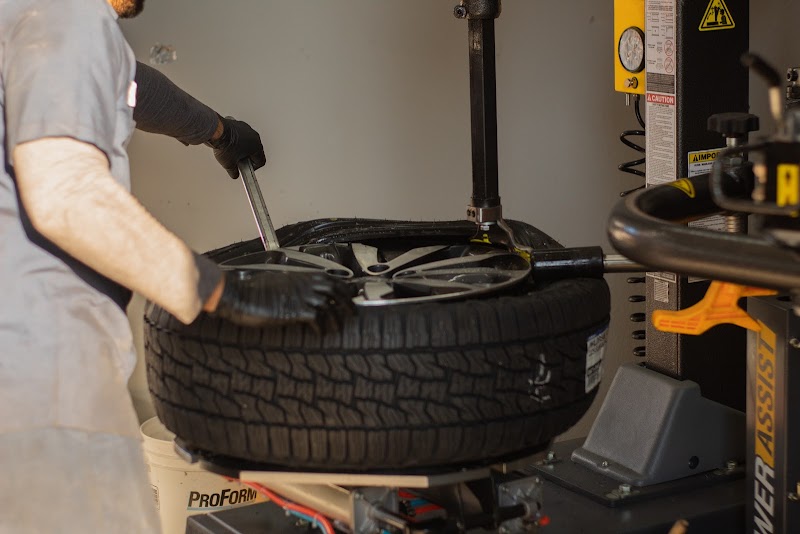 S&M TIRE & AUTO TECH photo 5