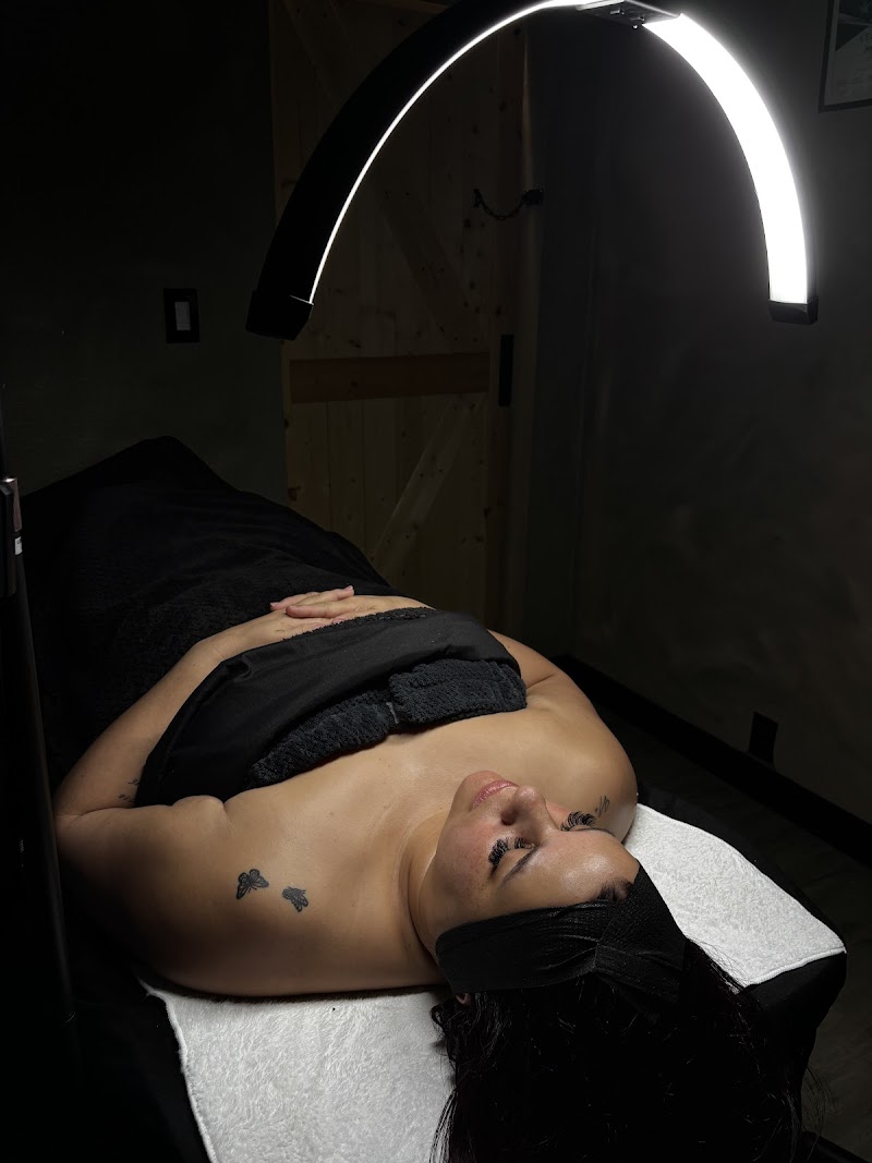 Glow Barber and Beauty Bar photo 4