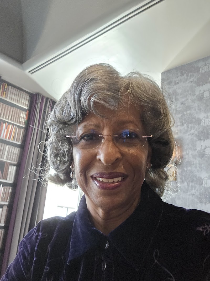 Laura L Wedderburn, M.D. photo 2