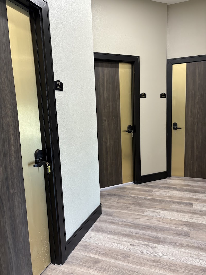 Luxux Suites and Med Spa photo 3