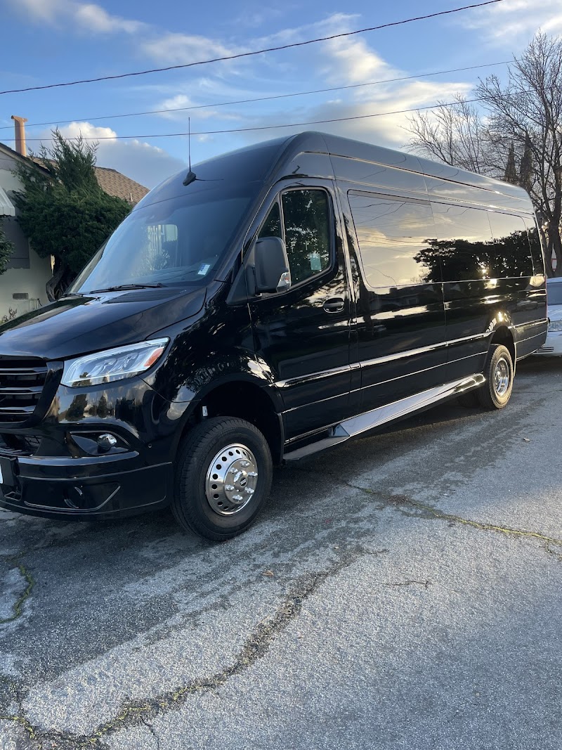 GLR Limo Service | Wine Tour Transportation | Executive Black Car Service | Airport Transfers photo 4