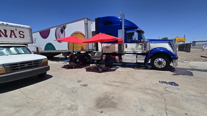 Lunas Truck Shine photo 3
