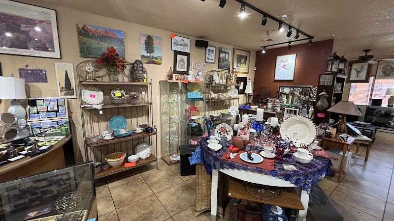 Red Rose Thriftique photo 4