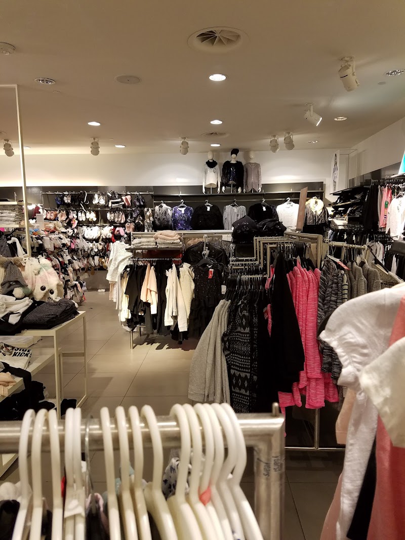 H&M photo 5