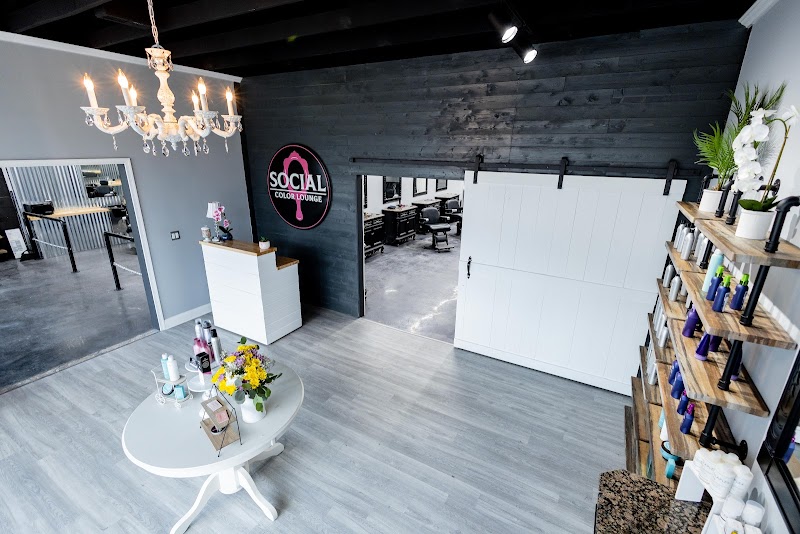 Social Color Lounge of Benfield photo 2