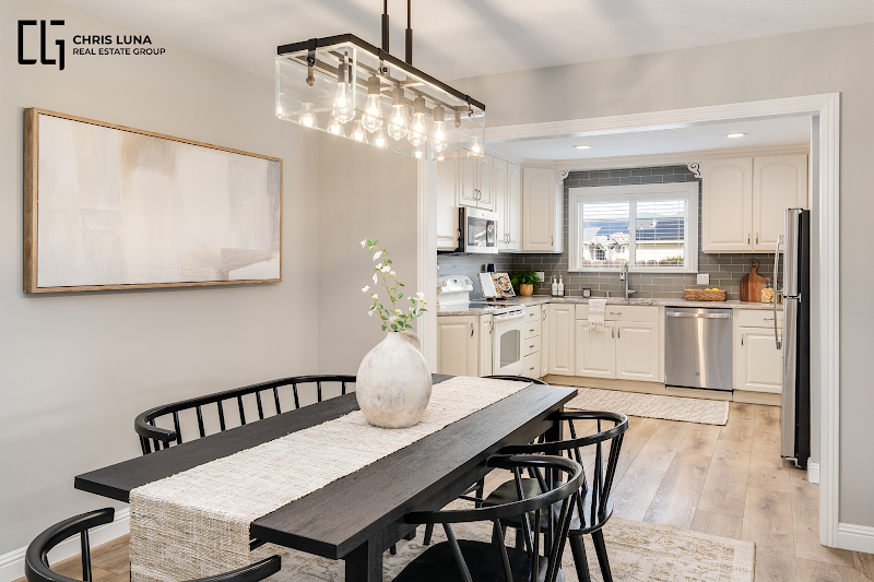 Chris Luna - COMPASS REALTOR® DRE #01833730 photo 2