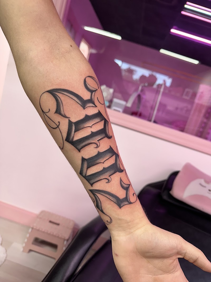 Pinky Inky Tattoo photo 4