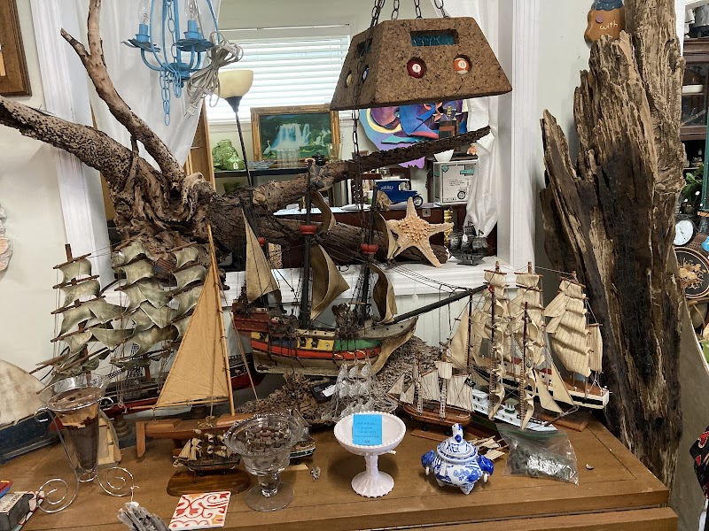C'Sins Awesome Emporium & Driftwood Station LLC photo 5