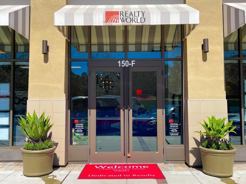 Photo of Viktor Manrique - RE/MAX REGENCY