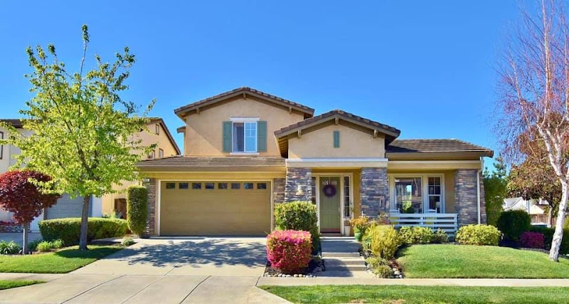 Viktor Manrique - RE/MAX REGENCY photo 4