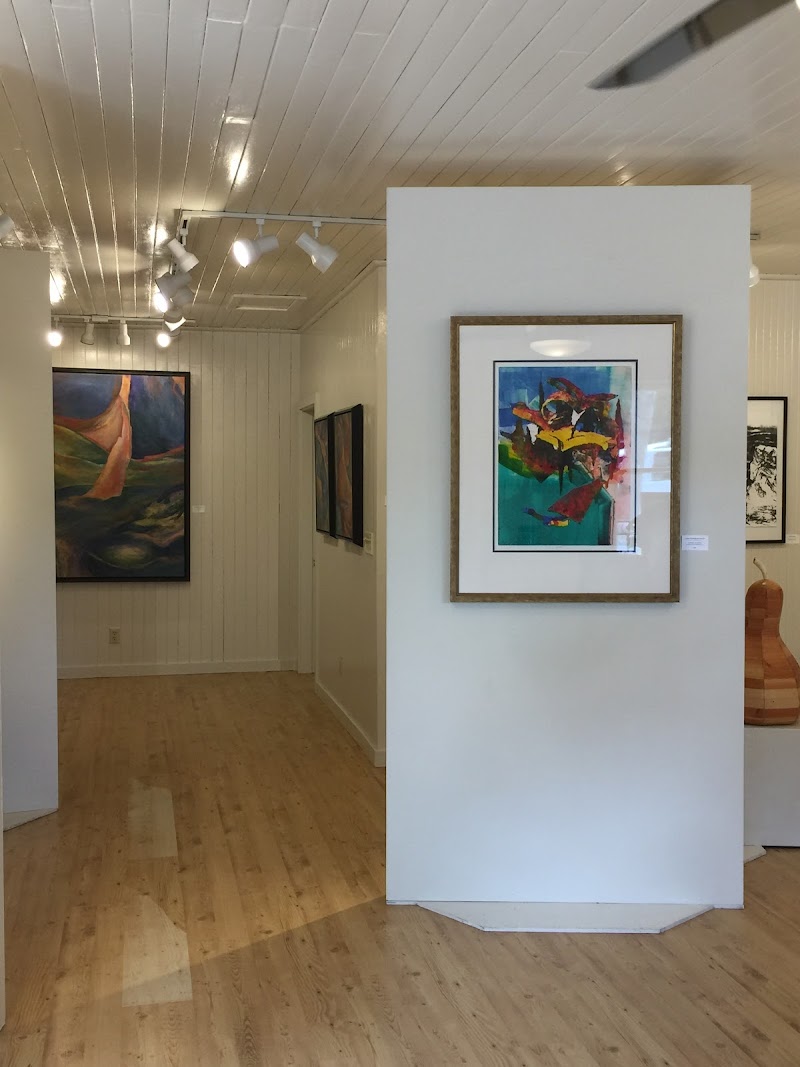 Gallery 621 photo 2