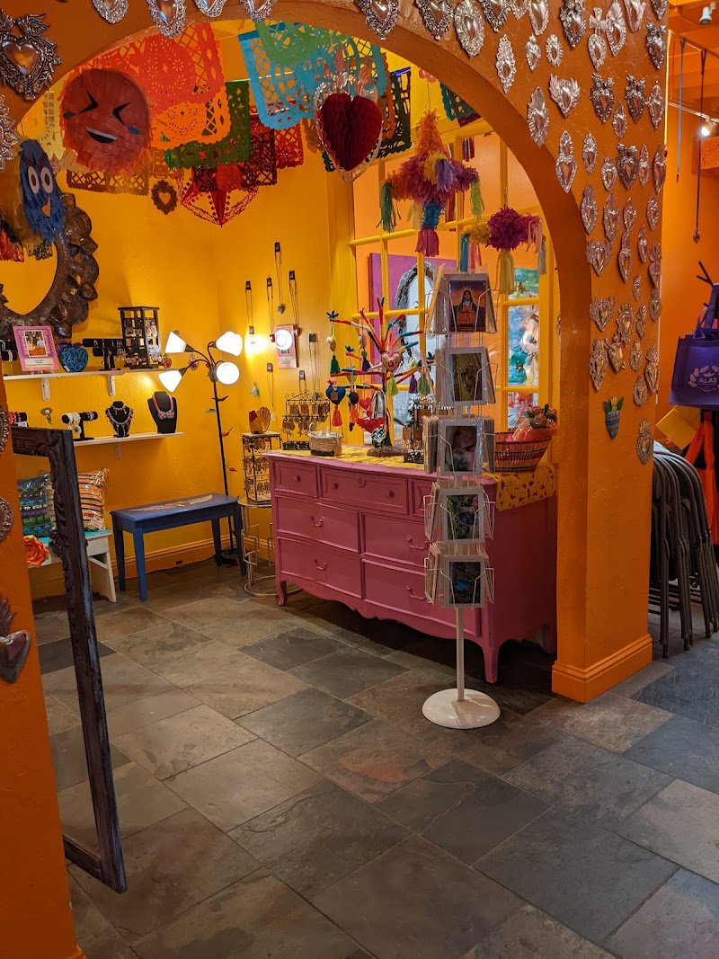 la plazza courtyard shops & services photo 2