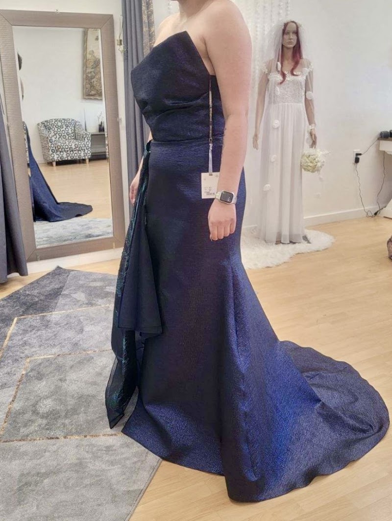 Arezu's Tailoring & Alterations photo 4