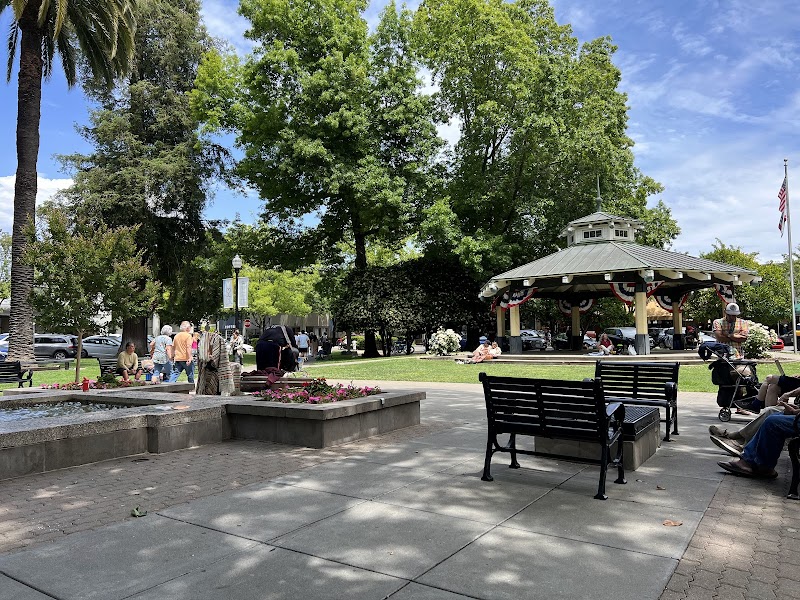 Photo of Healdsburg Plaza