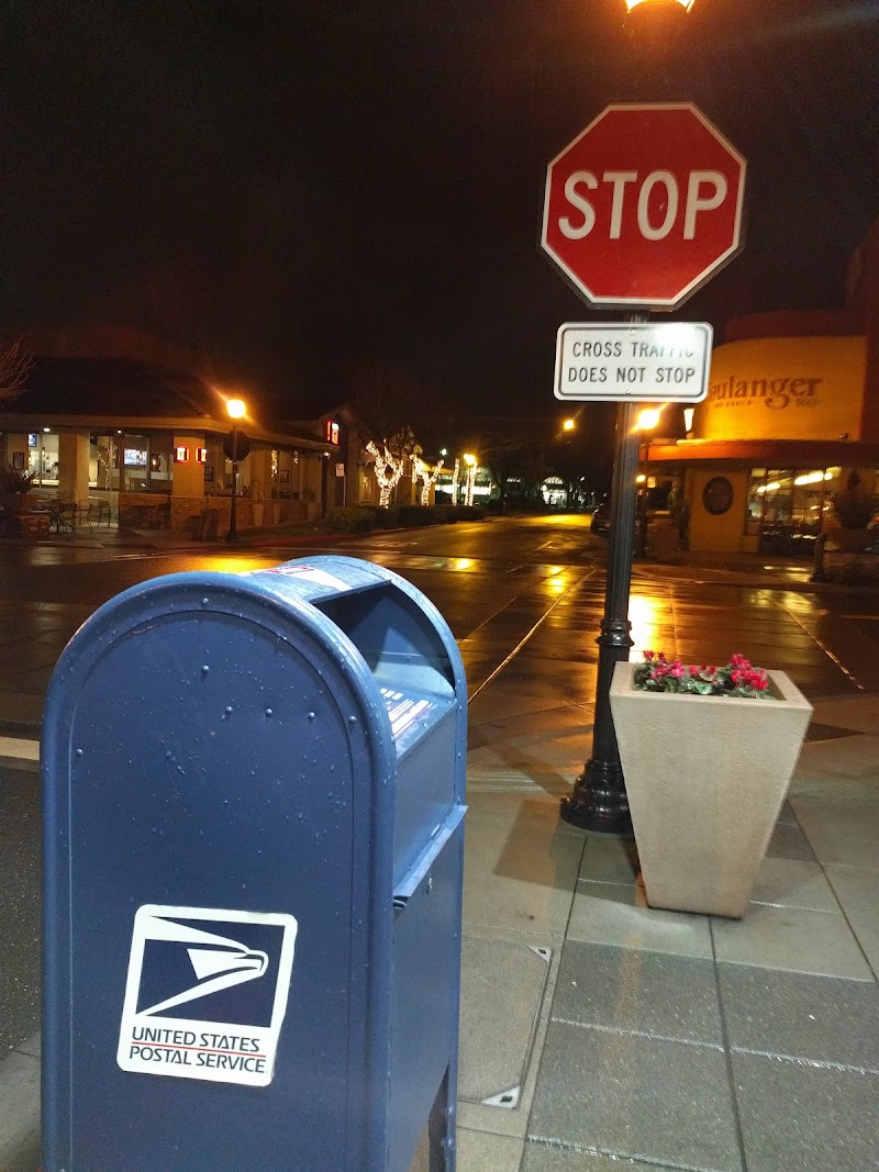 Photo of USPS Collection Box