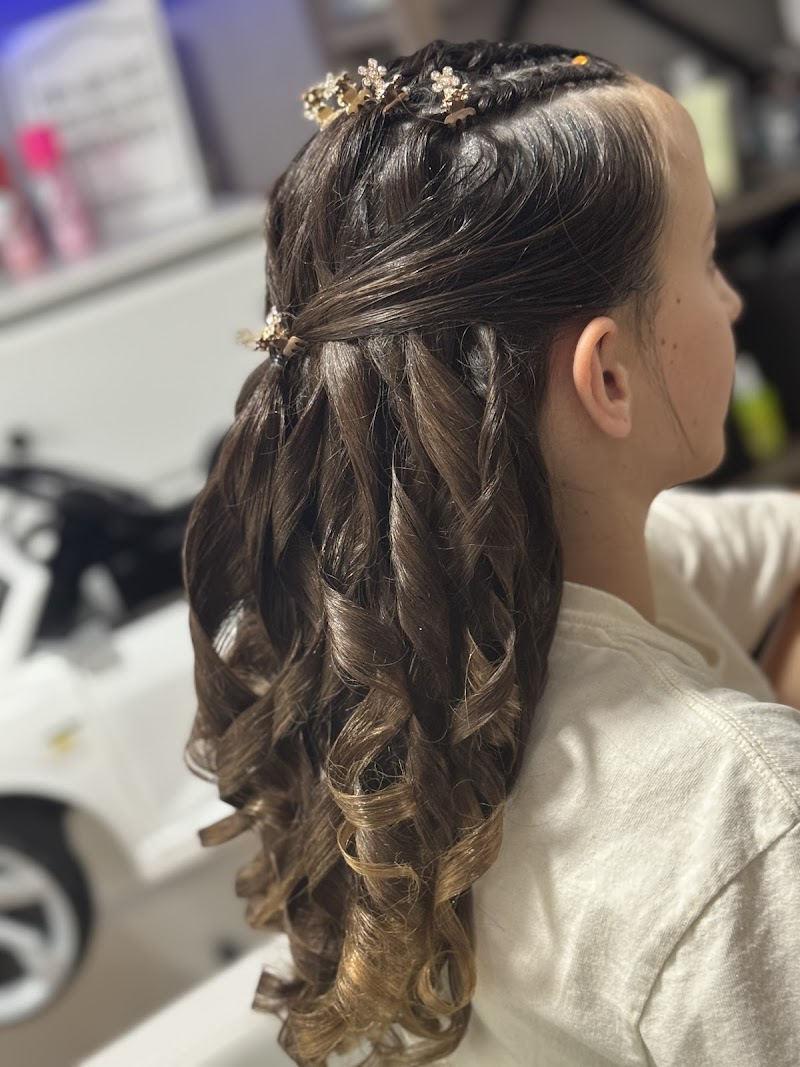 Cuts By Ms Kat - Haircuts by appointment only. photo 5