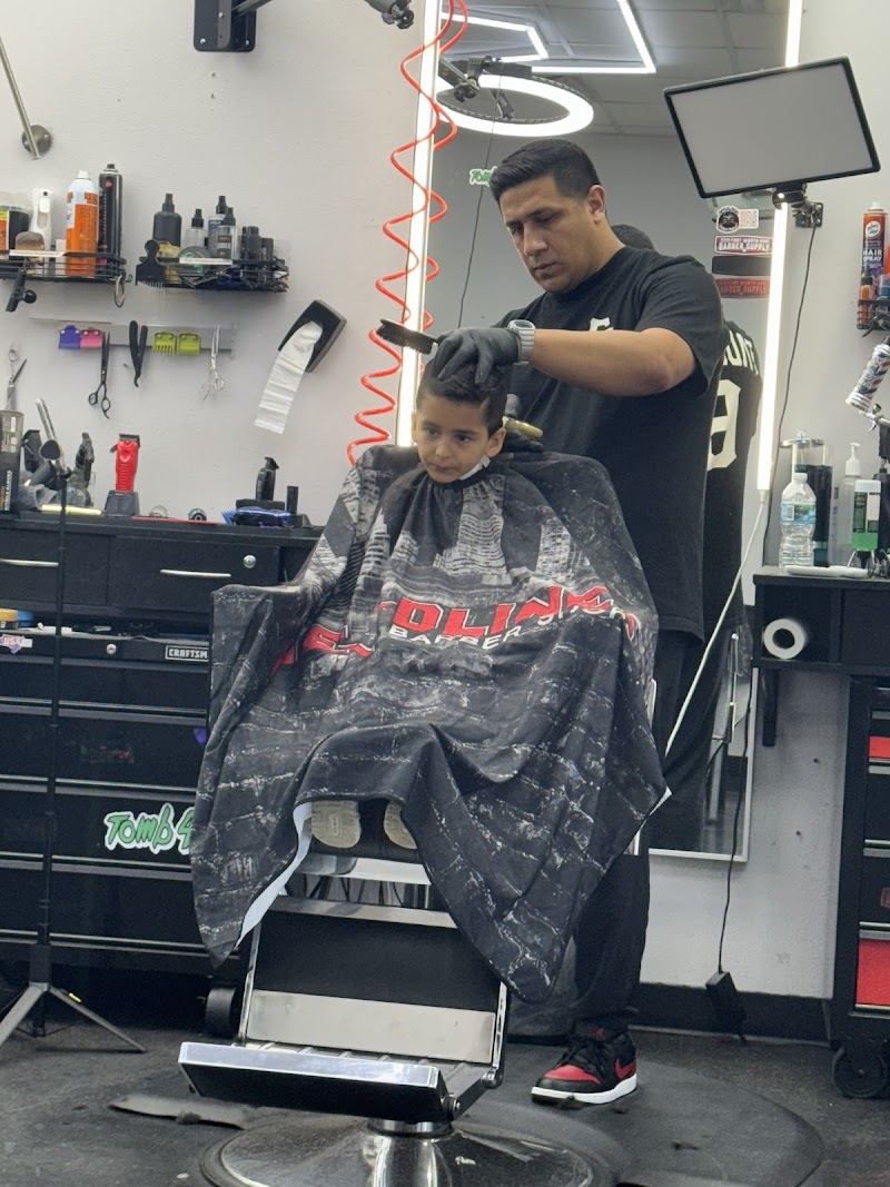 Headlines Barber Shop Sunlake photo 4