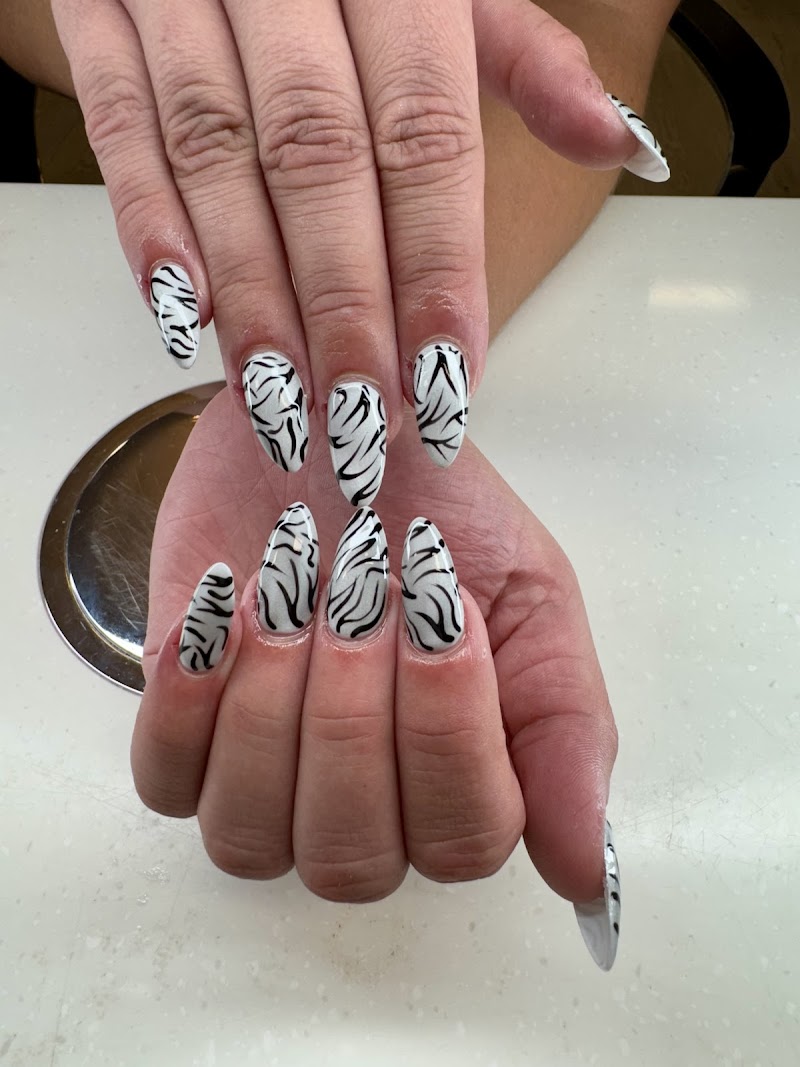 Pureluxe Nail Spa photo 2