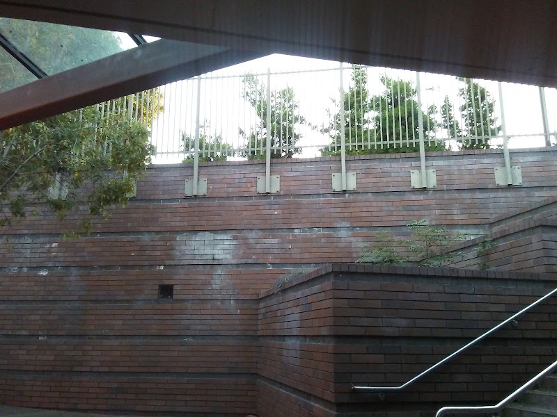 Hayward BART photo 3