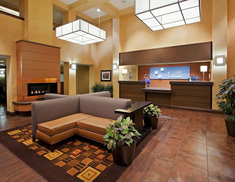 Holiday Inn Express & Suites Belmont by IHG photo 4