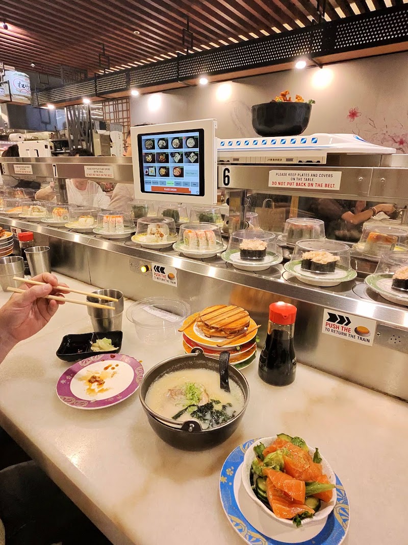Izumi Revolving Sushi photo 2