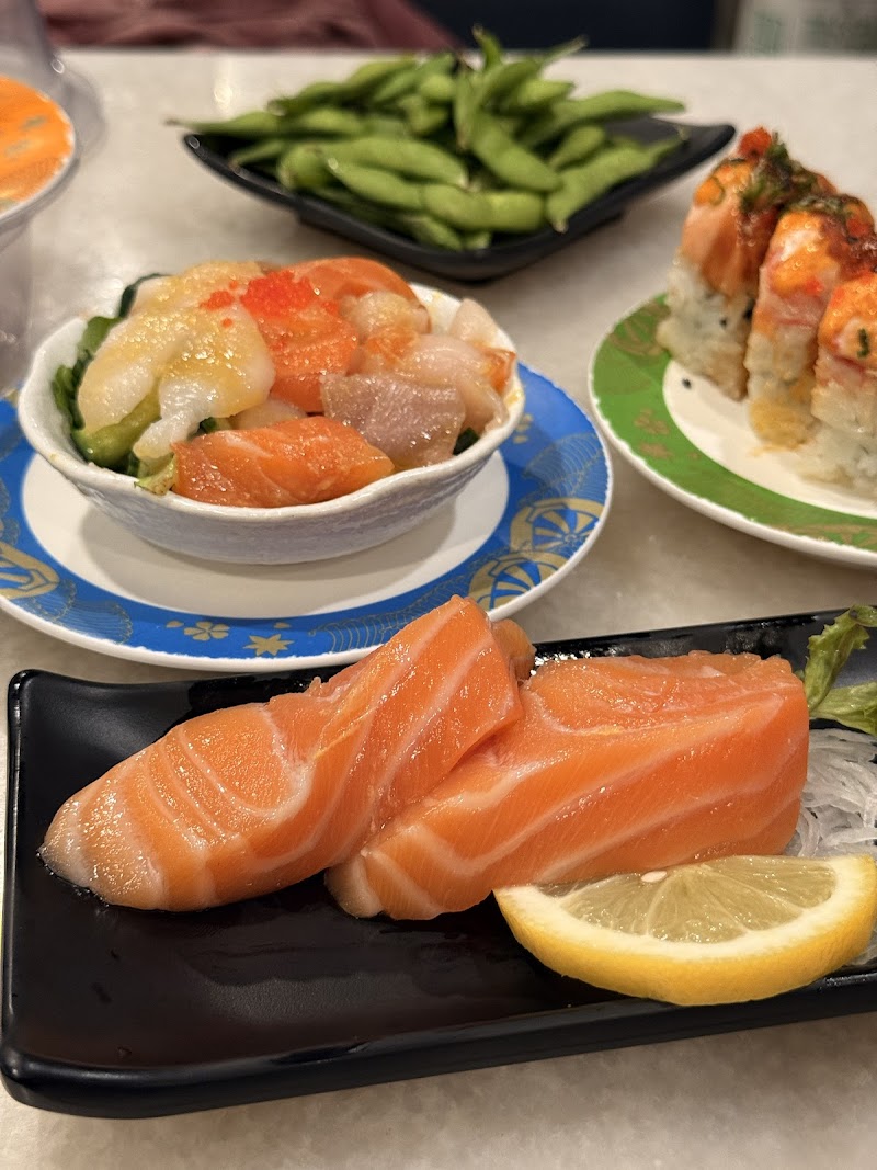 Izumi Revolving Sushi photo 3