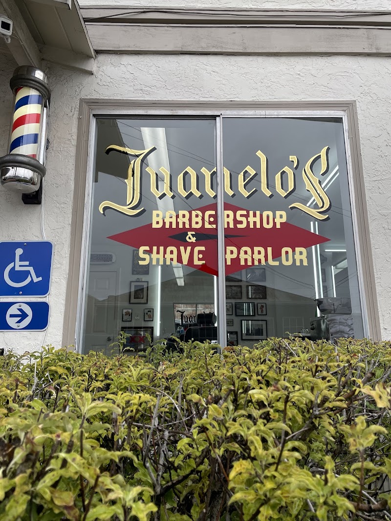 Juanelo’s Barbershop & Shave Parlor photo 4