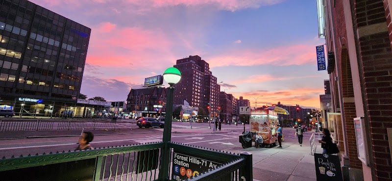 Forest Hills-71 Av photo 4