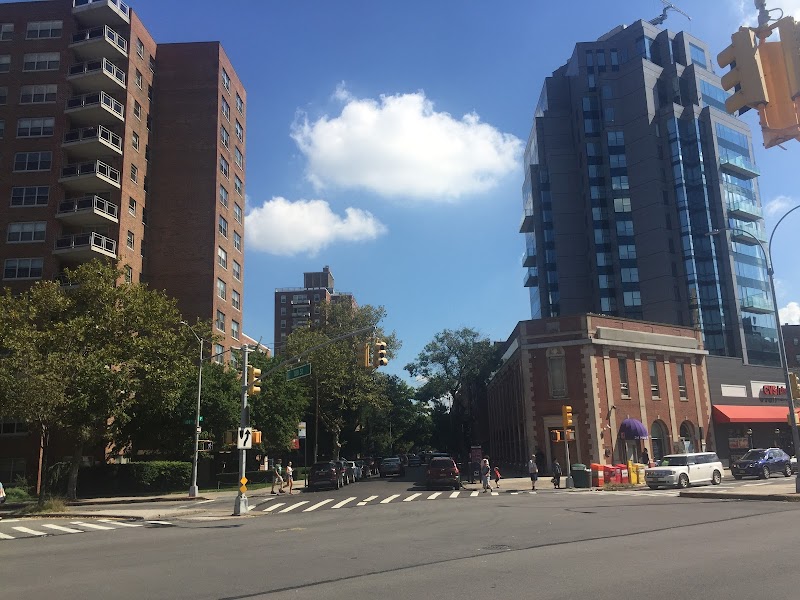 Forest Hills-71 Av photo 3