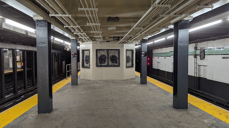 Photo of Forest Hills-71 Av