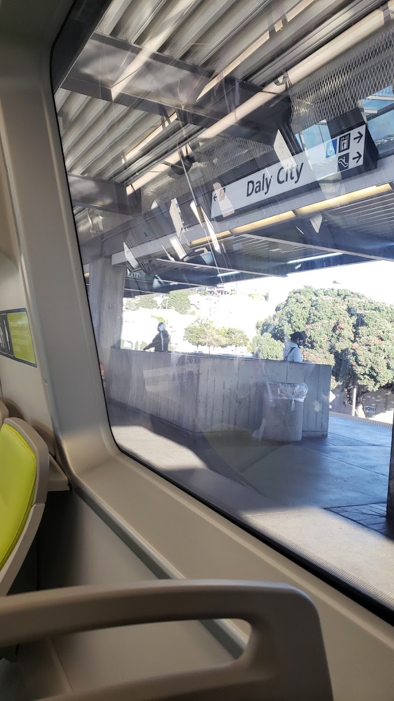 Daly City BART-Bay 1 photo 4