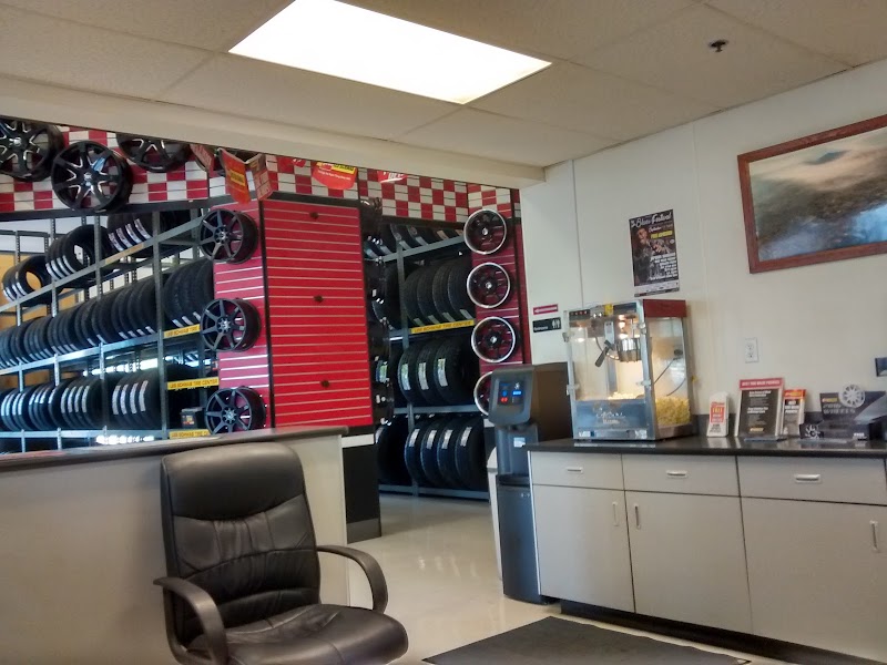 Les Schwab Tire Center photo 5