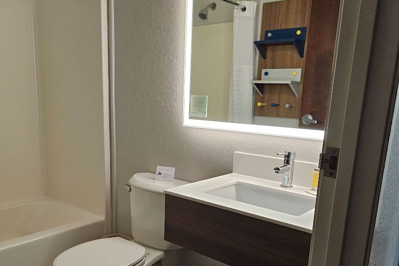Microtel Inn & Suites by Wyndham Bushnell photo 4