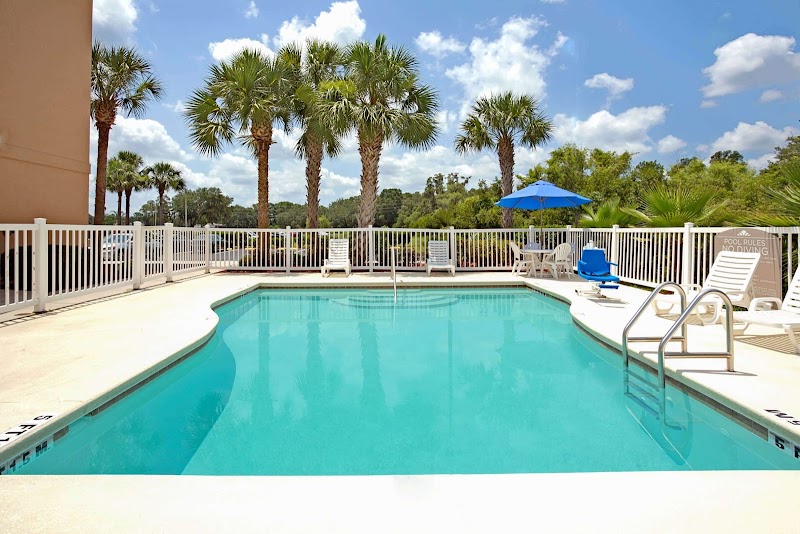 Microtel Inn & Suites by Wyndham Bushnell photo 3