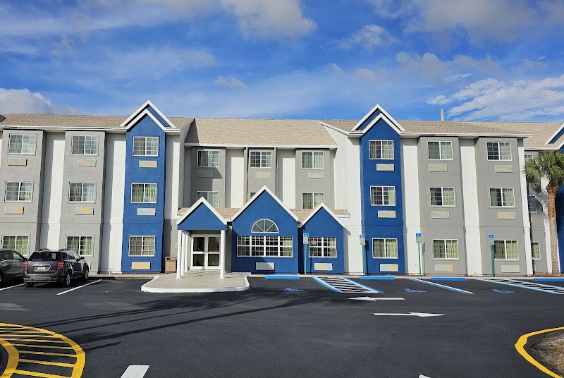 Photo of Microtel Inn & Suites by Wyndham Bushnell