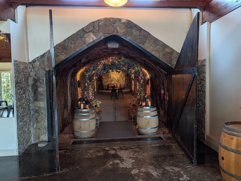 Hans Fahden Vineyards photo 5