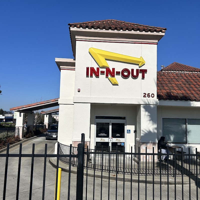 In-N-Out Burger photo 4